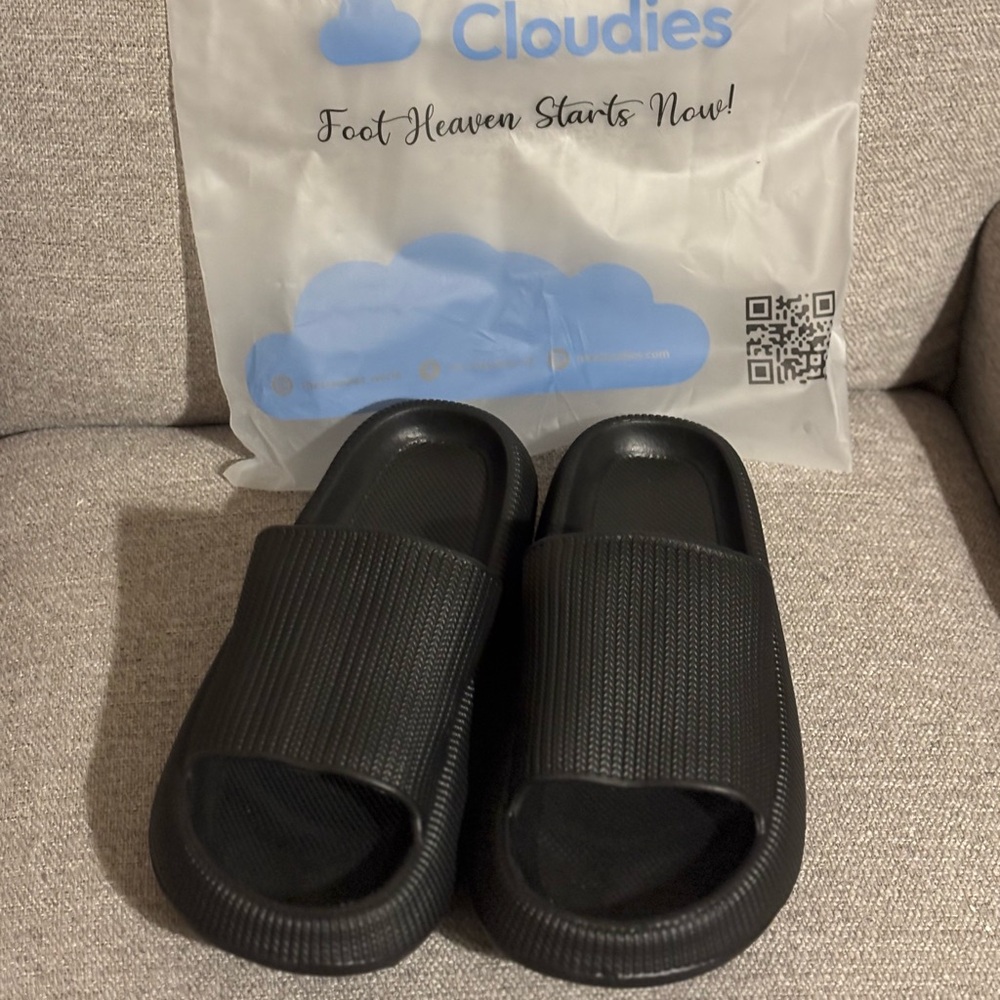 The Cloudies Black Slides